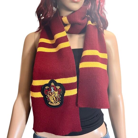 Harry Potter Gryffindor Knit Scarf Hogwarts House Crest Patch One Size - Picture 1 of 5